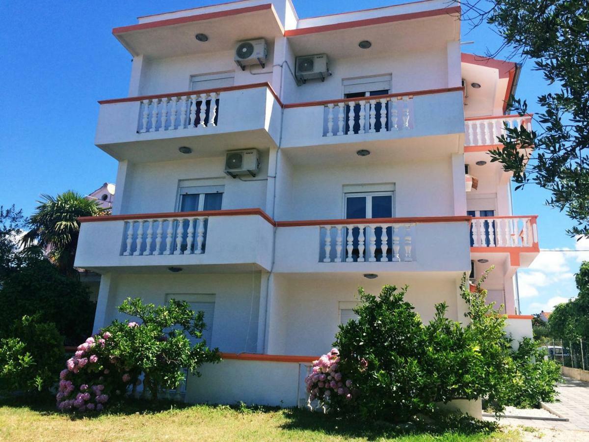 Ika Apartments Бибине Екстериор снимка